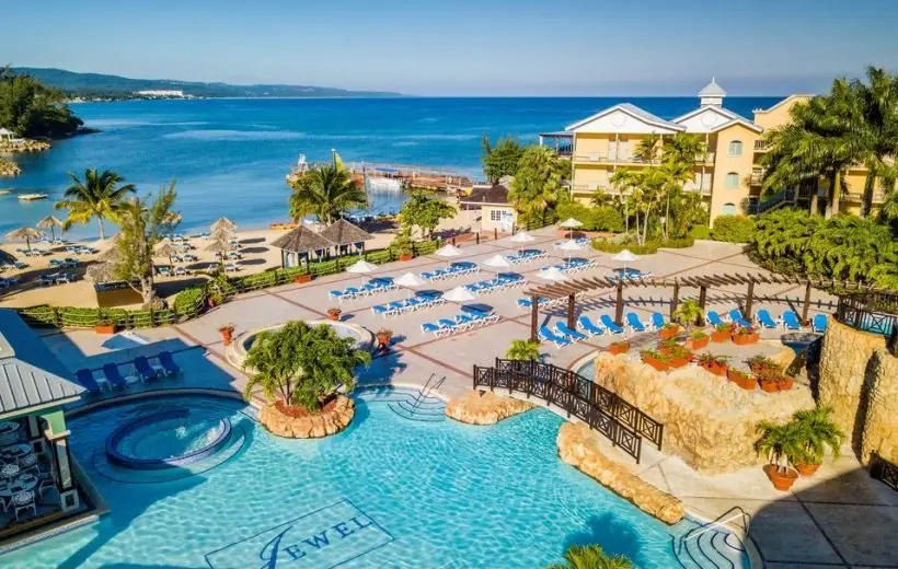 Runaway Bay resort transfer destination